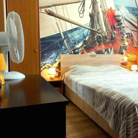 Economy Skipper Next To Deribasivska History Center Apartment Odesa