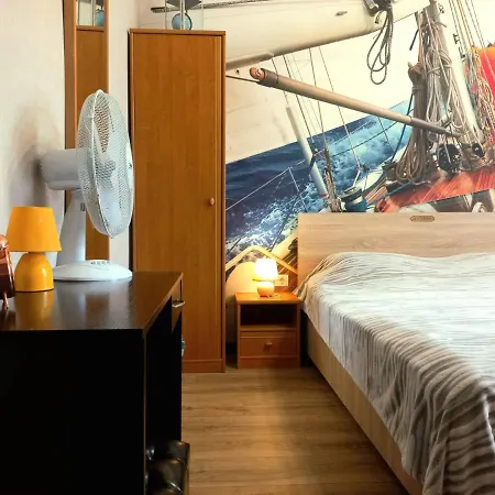 Economy Skipper Next To Deribasivska History Center Apartment