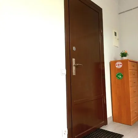 Economy Skipper Next To Deribasivska History Center Apartment